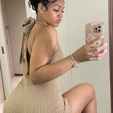 Nude