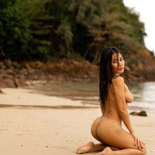  Nude