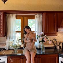  Nude