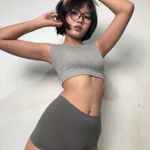  Nude