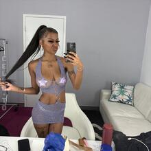  Nude
