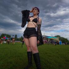  Nude