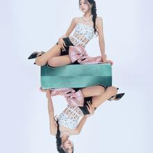  Nude