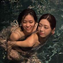  Nude
