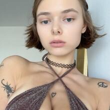  Nude