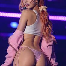  Nude