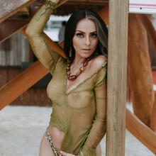  Nude