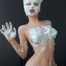  Nude