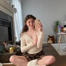  Nude