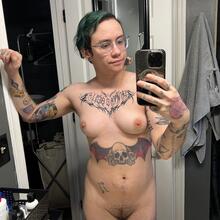  Nude