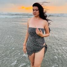  Nude
