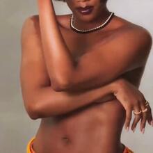  Nude