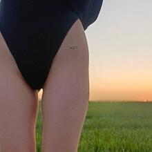  Nude