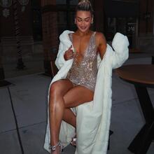  Nude