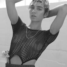  Nude