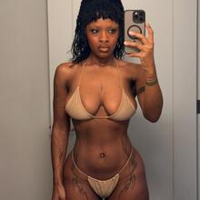  Nude