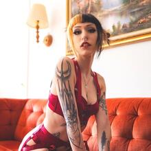  Nude