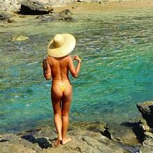  Nude
