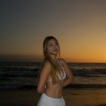  Nude