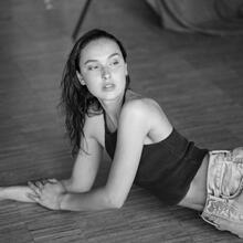  Nude