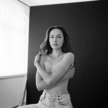  Nude