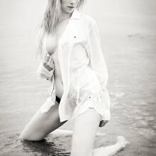  Nude