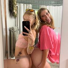  Nude