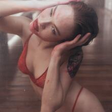  Nude