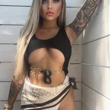  Nude