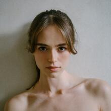  Nude