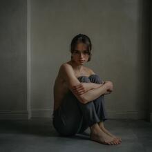  Nude