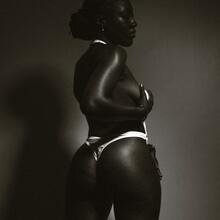  Nude