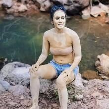  Nude