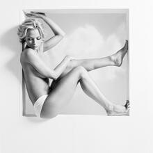  Nude