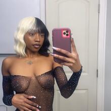  Nude