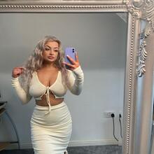  Nude