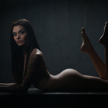  Nude