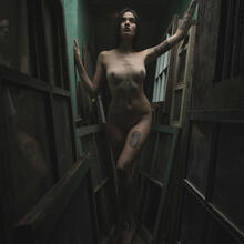  Nude
