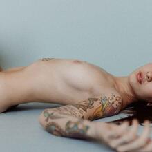  Nude