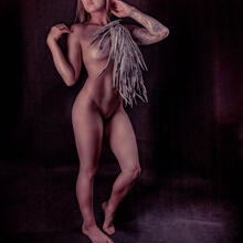  Nude