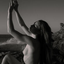  Nude
