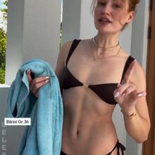  Nude