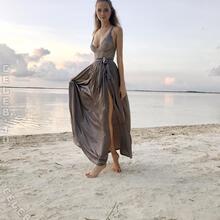  Nude