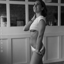  Nude