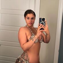  Nude