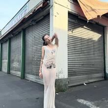  Nude