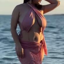  Nude