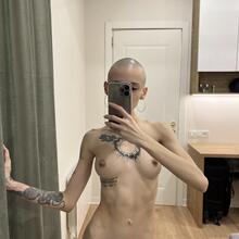  Nude