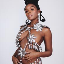  Nude