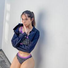  Nude